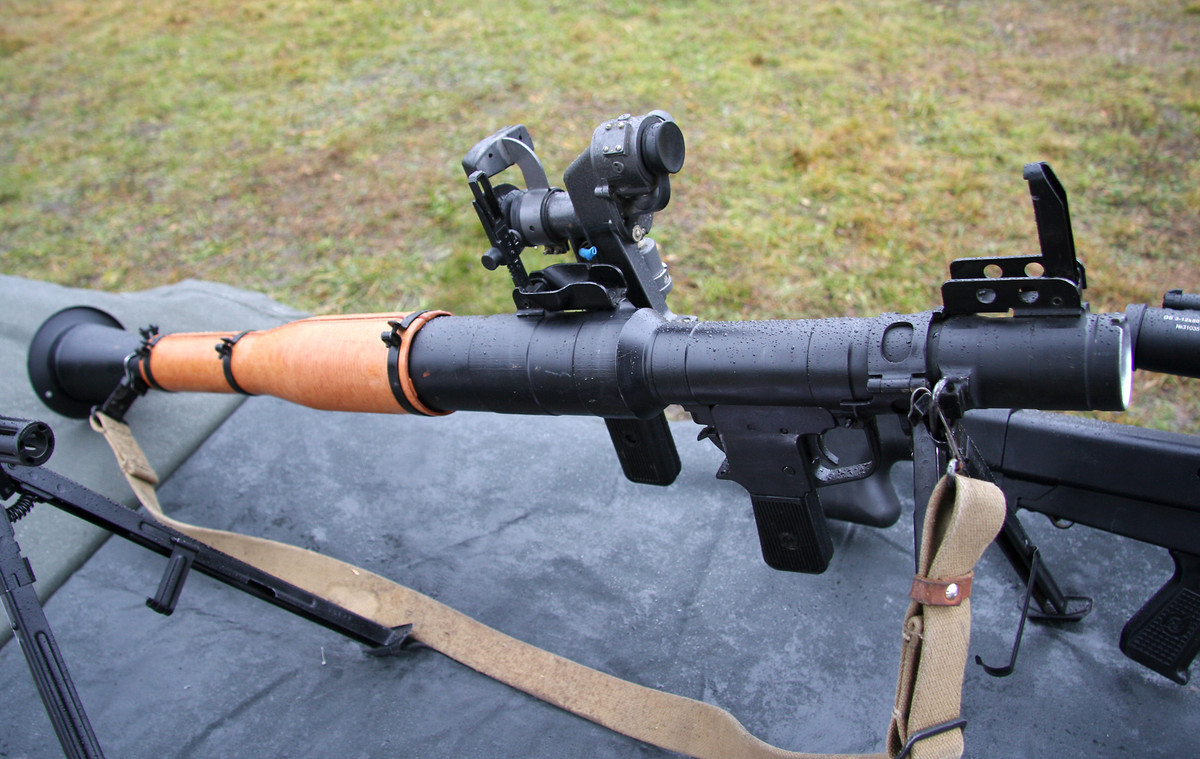 RPG-7V2 được tích hợp kính ngắm quang học PGO-7V3, khí tài ngắm UP-7V và các loại đạn thế hệ mới tăng khả năng xuyên thép như đạn nổ mạnh chống tăng PG-7V/VM/VS/VL/VR và sát thương như đạn nhiệt áp TBG-7V và đạn nổ phá mảnh OG-7V. Nguồn ảnh: Wikipedia
