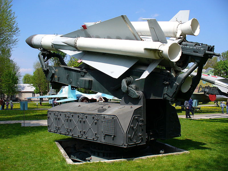 Có tính năng kỹ chiến thuật khủng khiếp, người ta đặt nhiều kỳ vọng vào việc S-200 có thể làm nên chuyện gì đó “kinh thiên động địa”. Tuy nhiên, “người tính luôn không bằng trời tính”, suốt thời gian dài từ 1967 tới tận năm 2015 nó mới thực sự tham chiến. Thời điểm này S-200 bị coi là “lạc hậu”, có lẽ vì thế mà “cơn ác mộng” một thời trở thành thứ vũ khí “thảm họa”. Nguồn ảnh: Wikipedia