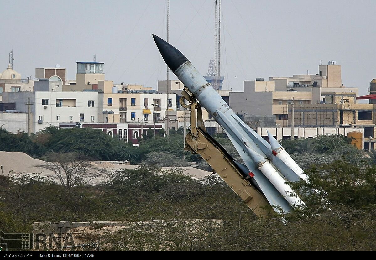 Ngày 17/9/2018, tên lửa phòng không S-200 của Syria đã bắn nhầm máy bay trinh sát Il-20M của Không quân Nga đang hoạt động ở Địa Trung Hải khiến toàn bộ phi hành đoàn thiệt mạng. Vụ bắn nhầm xảy ra trong bối cảnh bầu trời Syria đang bị quấy nhiễu bởi các máy bay F-16I Sufa của Israel. Nguồn ảnh: USA Today