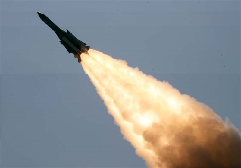 Tất nhiên, "bại nhưng không nản", suốt nhiều năm các kíp trắc thủ Syria và Nga nỗ lực huấn luyện và tìm cách "phục thù". Ngày 10/2/2018, họ được đền đáp khi tổ hợp S-200 được cho là bắn rơi một tiêm kích F-16I Sufa. Thế nhưng, "niềm vui chẳng tày gang", không bao lâu sau S-200 bị nhấn chìm hoàn toàn "trong thảm kịch kinh hoàng nhất" liên quan tới hợp tác quân sự Nga - Syria. Nguồn ảnh: tasnim