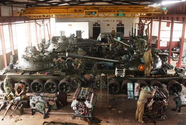Đó là chưa kể, không ít linh kiện xe tăng T-34 và cả T-54 hiện nay chúng ta đã sản xuất lại được theo mẫu của nước bạn. Qua đó, góp phần đảm bảo việc thay linh kiện bị hỏng, hao mòn theo thời gian (nếu có). Nguồn ảnh: QĐND