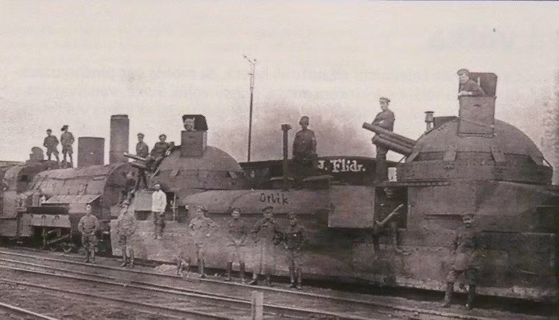 Đoàn tàu hỏa bọc thép với tháp pháo tròn tự chế, lắp pháo lớn để tác xạ tầm xa. Ảnh: Arms-Expo