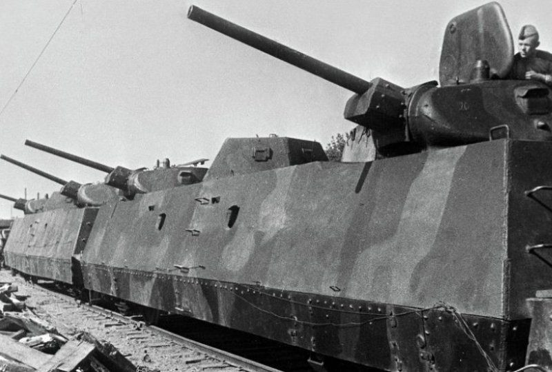 Tàu bọc thép của Hồng quân Liên Xô lắp các khẩu pháo xe tăng KV hoặc T-34. Ảnh: Arms-Expo
