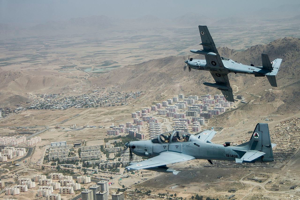 Theo trang infodefensa.com, trong khuông khổ chuyến thăm Brazil, phái đoàn Không quân Ukraine đã có các cuộc hội đàm với Công ty Embraer của Brazil. Đặc biệt, Đại tá Drozdov - trưởng đoàn đã trực tiếp bay trên máy bay chiến đấu A-29 Super Tucano do Embraer sản xuất. Nguồn ảnh: Wikipedia