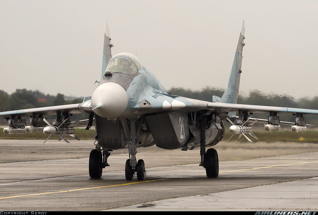 Dù chưa có thông tin xác nhận chính thức từ Ukraine, thế nhưng có khả năng rất cao Kiev sẽ chấp thuận hợp đồng vì họ buộc phải thông qua tài chính từ Mỹ. Dù việc mua sắm máy bay mới là không lạ, nhưng với Ukraine là điều đáng tiếc. Họ từng sở hữu lực lượng không quân hùng mạnh sau khi Liên Xô tan rã, gồm cả máy bay ném bom chiến lược. Nguồn ảnh: Airliners.net