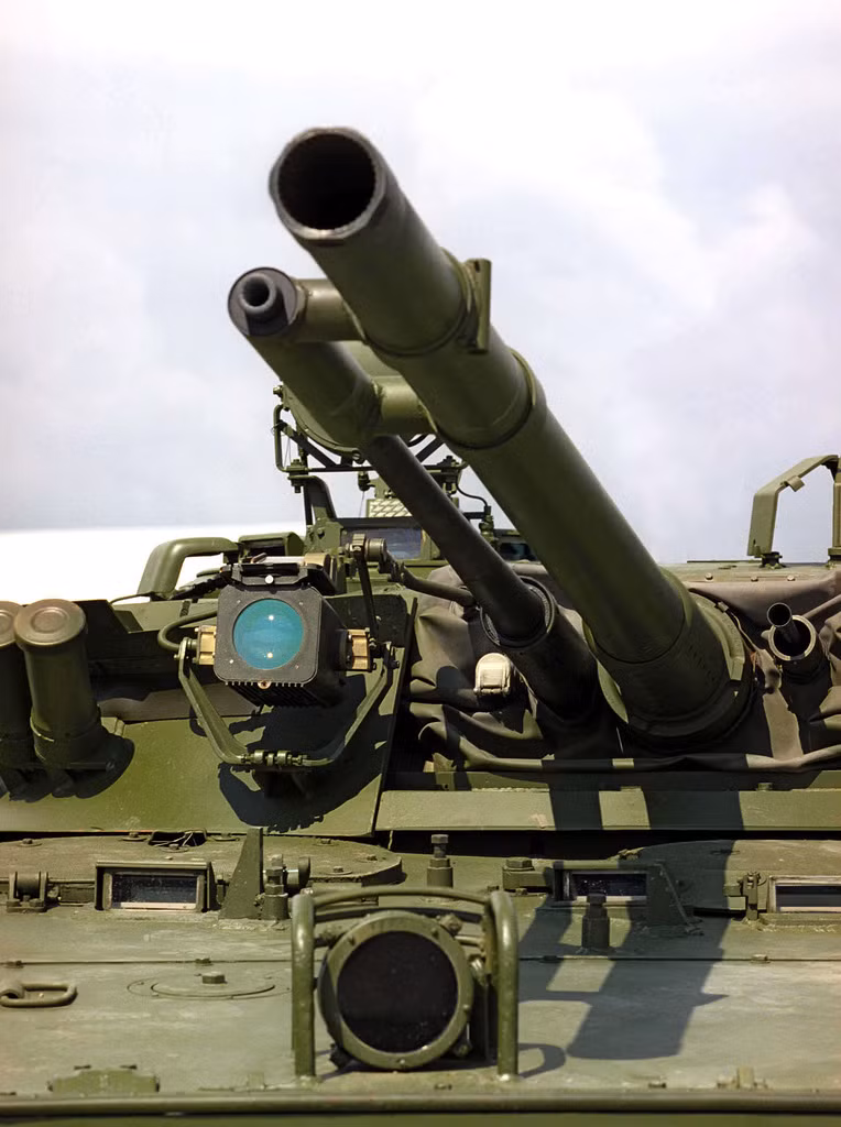 Dù được đánh giá là tiên tiến, tuy nhiên Mỹ vẫn được coi là “chậm chân” trong việc phát triển hệ thống hỏa lực hạng nặng cho xe chiến đấu bộ binh. Bởi từ khoảng hai chục năm nay, Nga đã đưa vào trang bị rộng rãi hỏa lực pháo 100mm cho xe chiến đấu bộ binh. Trong khi đó… Nguồn ảnh: wikipedia