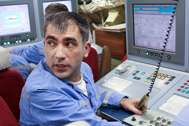 Thủy thủ đoàn vận hành tàu ngầm cần tới 106 người gồm cả các sĩ quan chỉ huy. Trong ảnh là không gian điều khiển trên tàu ngầm Borei với hệ thống hiển thị công nghệ mới, trực quan, dễ sử dụng hơn. Nguồn ảnh: Wikipedia