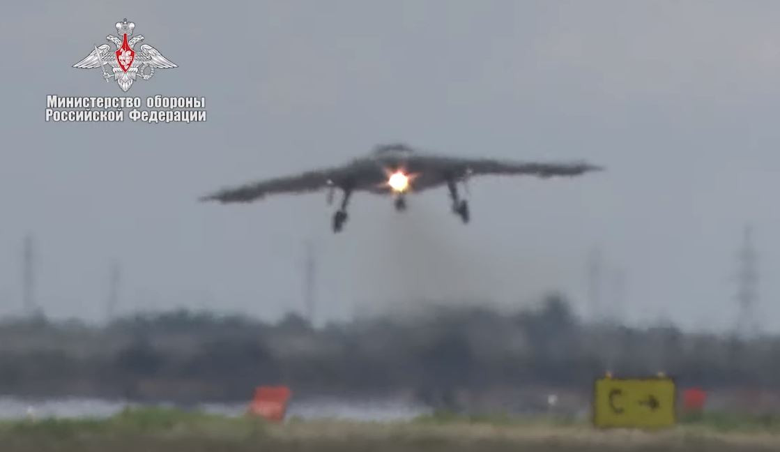 Chuyến bay thử thành công của UAV S-70 "Okhotnik" đặt dấu mốc quan trọng trong chương trình phát triển máy bay không người lái luôn đi sau Mỹ, Israel, Trung Quốc của Nga. Ảnh: Bộ Quốc phòng Nga