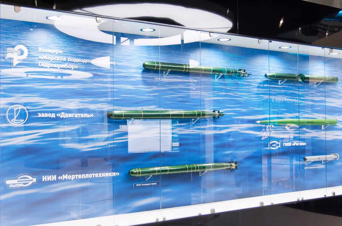 Gian trưng bày mô hình ngư lôi – tên lửa quá khứ và hiện tại. Nguồn ảnh: Bmpd