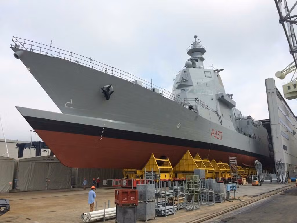 Hôm 15/6, tại nhà xưởng Fincatieri ở La Spezia, tàu tuần tra cỡ lớn Pt 430 Paolo Thaon di Revel dành cho Hải quân Italy đã chính thức được hạ thủy. Đây cũng là tàu đầu tiên thuộc lớp tàu tuần tra đa năng Pattugliatori polivalenti d'altura (PPA) của Italy. Nguồn ảnh: Italian Navy