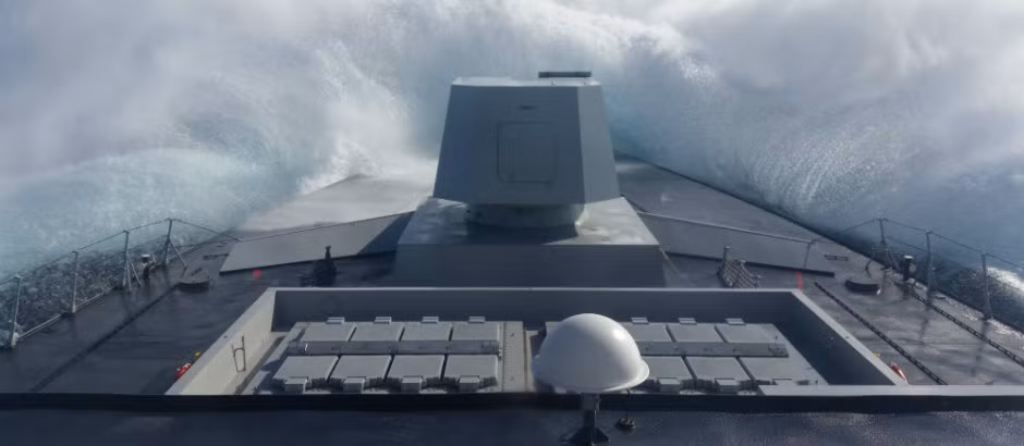 Theo đó, một trong hỏa lực chính của tàu là hệ thống tên lửa phòng không SAAM-ESD với bệ phóng thẳng đứng chứa 16 tên lửa Aster 15 và Aster 30. Đây là tổ hợp phòng không tiêu chuẩn trang bị các tàu chiến cỡ lớn ở châu Âu nếu không dùng công nghệ tên lửa Mỹ như SM-2MR hay RIM-174 SM-6. Nguồn ảnh: Leonardo Company