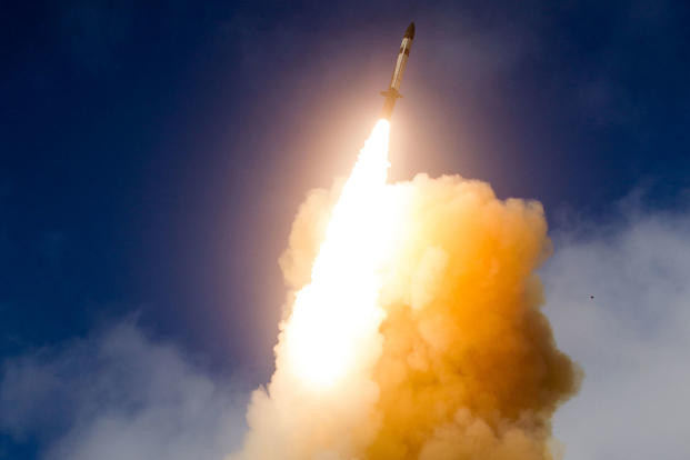 Trong khi Type 055 mới chỉ có khả năng phòng không tầm xa thì Atago đã có khả năng phòng thủ tên lửa – trang bị tên lửa đánh chặn SM-3 có tầm bắn hơn 2.000km, đánh chặn tên lửa ngoài tầng khí quyền. Vậy Type 055 và Atago, ai mạnh hơn! Nguồn ảnh: military.com