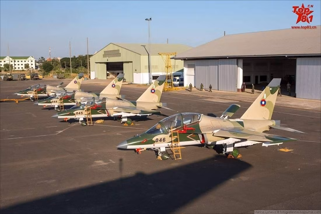Cụ thể, hồi cuối năm 2018, phía Nga đã chuyển giao cho Lào 4 máy bay huấn luyện đa năng Yak-130 Mitten theo hợp đồng mua 10 chiếc được ký hồi năm 2017. Nguồn ảnh: top81.cn