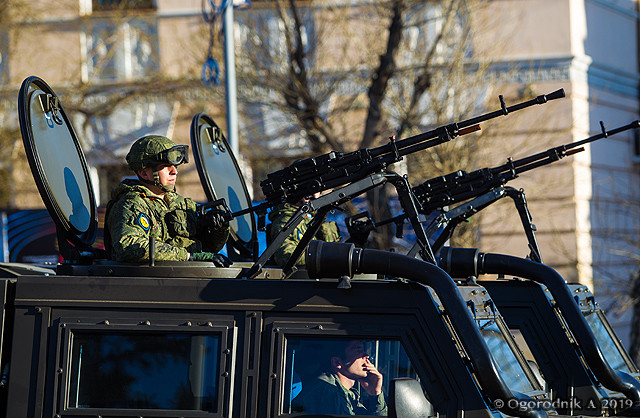 Ụ súng máy NSV 12,7mm trên xe bọc thép Rys.