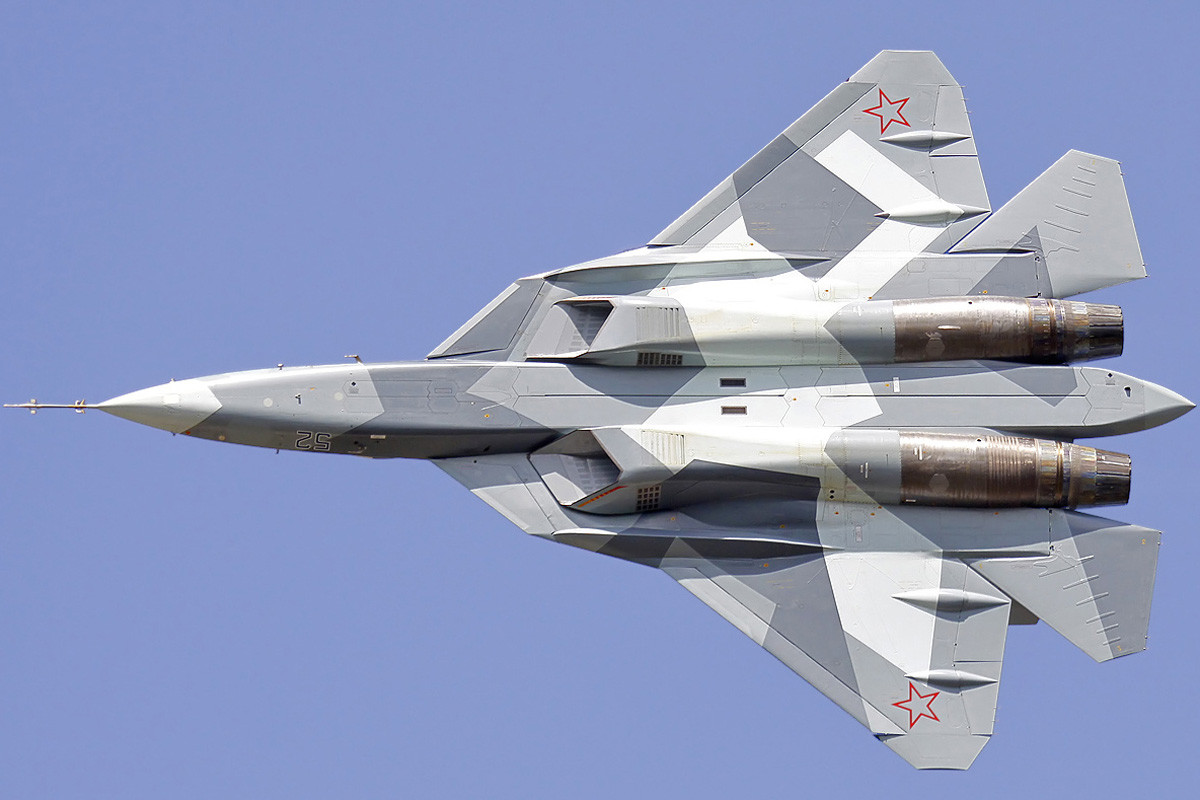 Kết với khả năng tàng hình đặc biệt (hiện vẫn còn là bí mật), Su-57 sẽ trở thành “oanh tạc cơ” hạt nhân tàng hình mạnh nhất hành tinh, đủ sức chọc thủng bất kỳ lưới phòng không nào của đối phương. Nguồn ảnh: Airliners.net
