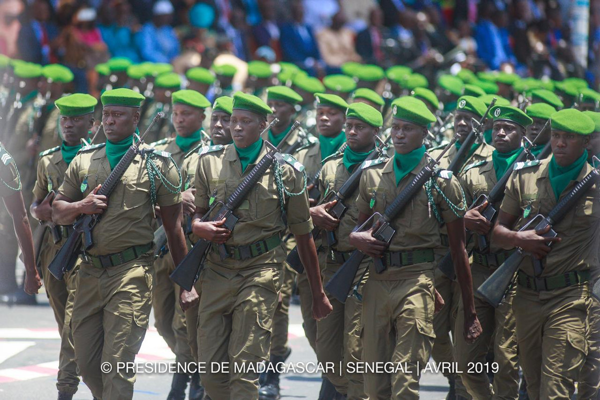 Được thành lập năm 1962, trải qua nhiều biến động chính trị - quân sự, quân số thường trực Lực lượng Vũ trang Senegal hiện chỉ dừng ở mức 17.000 người (gồm cả lục quân, không quân, hải quân và hiến binh). Nguồn ảnh: Bmpd