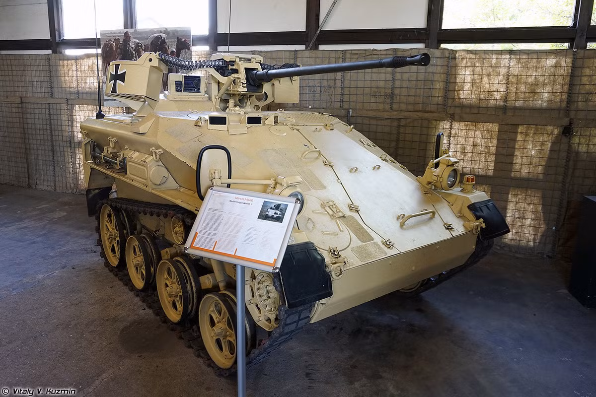 Xe chiến đấu đổ bộ đường không Wiesel 1 MK20 của Không quân Đức. Dù có hình dáng mi nhon, nhưng đây được xem là "của hiếm" trong lực lượng lính dù của NATO. Vì ngoài Đức, hiện Pháp, Anh không có các dòng xe thiết giáp có thể nhảy dù như dòng BMD của Nga. Nguồn ảnh: Vitaly-Kuzmin