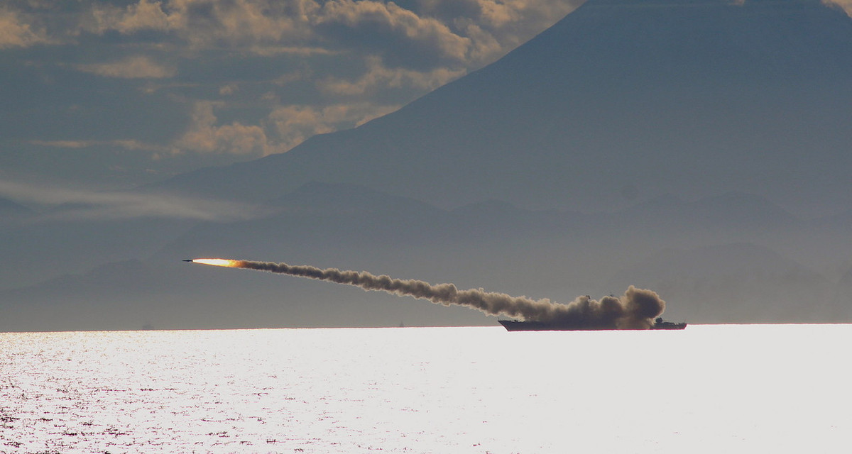 Hiện nay P-270 Moskit được triển khai chủ yếu trên các tàu khu trục tên lửa đề án 956 Sovermenny hay đề án 11551 Udaloy. Trước đây, nó từng được triển khai trên các tàu tên lửa nhỏ Molniya với số lượng 4 quả/chiếc, tuy vậy hiện loại tàu nhỏ và hiếm này đã được chuyển giao cho Ai Cập. Nguồn ảnh: Reddit