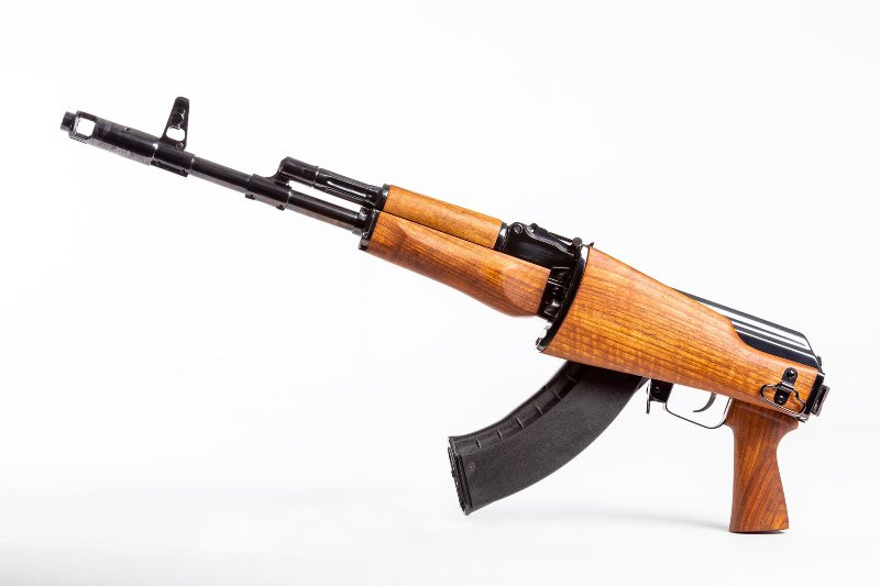 Đáng chú ý, AK TG2 được phát triển trên nền tảng khẩu súng trường tấn công Kalashnikov AK103 dù cho lớp hoàn thiện bên ngoài có nhiều thay đổi so với phiên bản tiêu chuẩn và được chế tạo theo phong cách cổ điển của súng AK. Nguồn ảnh: Kalashnikov Media