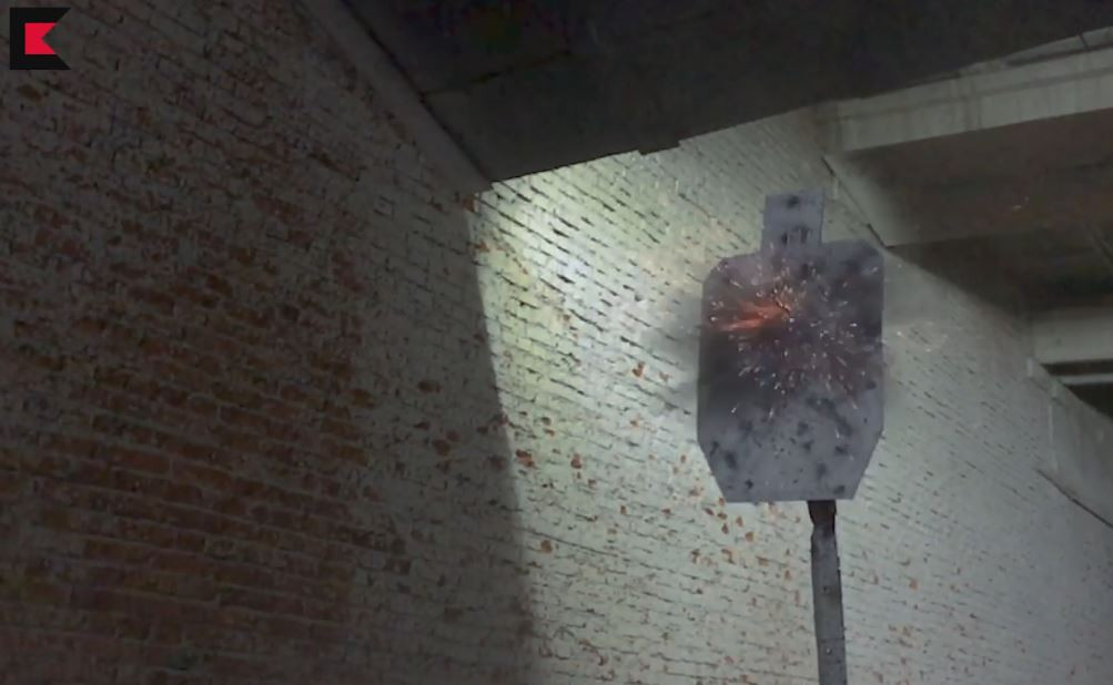 Một số thử nghiệm cho thấy đạn 9,29mm có sức công phá tương đối lớn trước các tấm thép. Tầm bắn với đầu ruồi khoảng 300m. Nguồn ảnh: The Firearm Blog