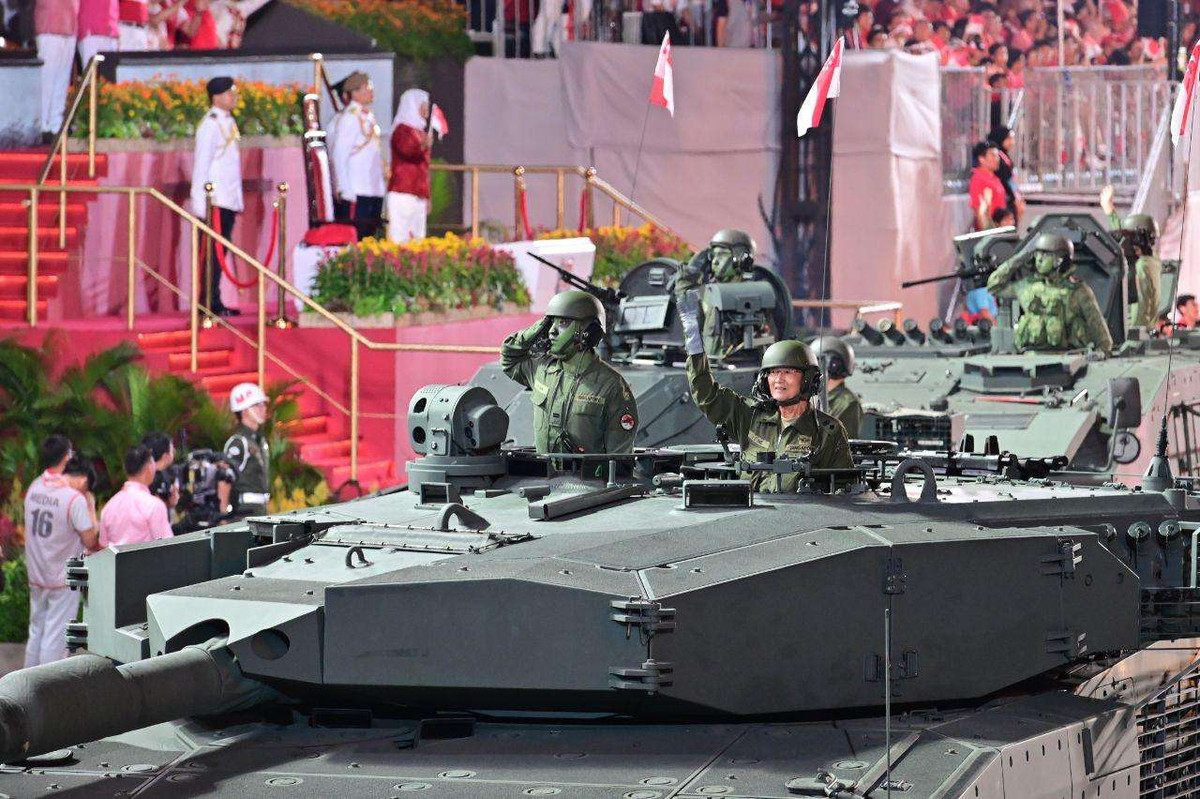 Ảnh: Xe tăng chiến đấu chủ lực Leopard 2SG của Lục quân Singapore. Dù có diện tích khiêm tốn nhưng Singapore đầu tư hàng tỷ USD mua hơn 200 xe tăng hiện đại của Đức, mua và sản xuất hàng nghìn xe thiết giáp, pháo tự hành hiện đại. Nguồn ảnh: Mediacorp