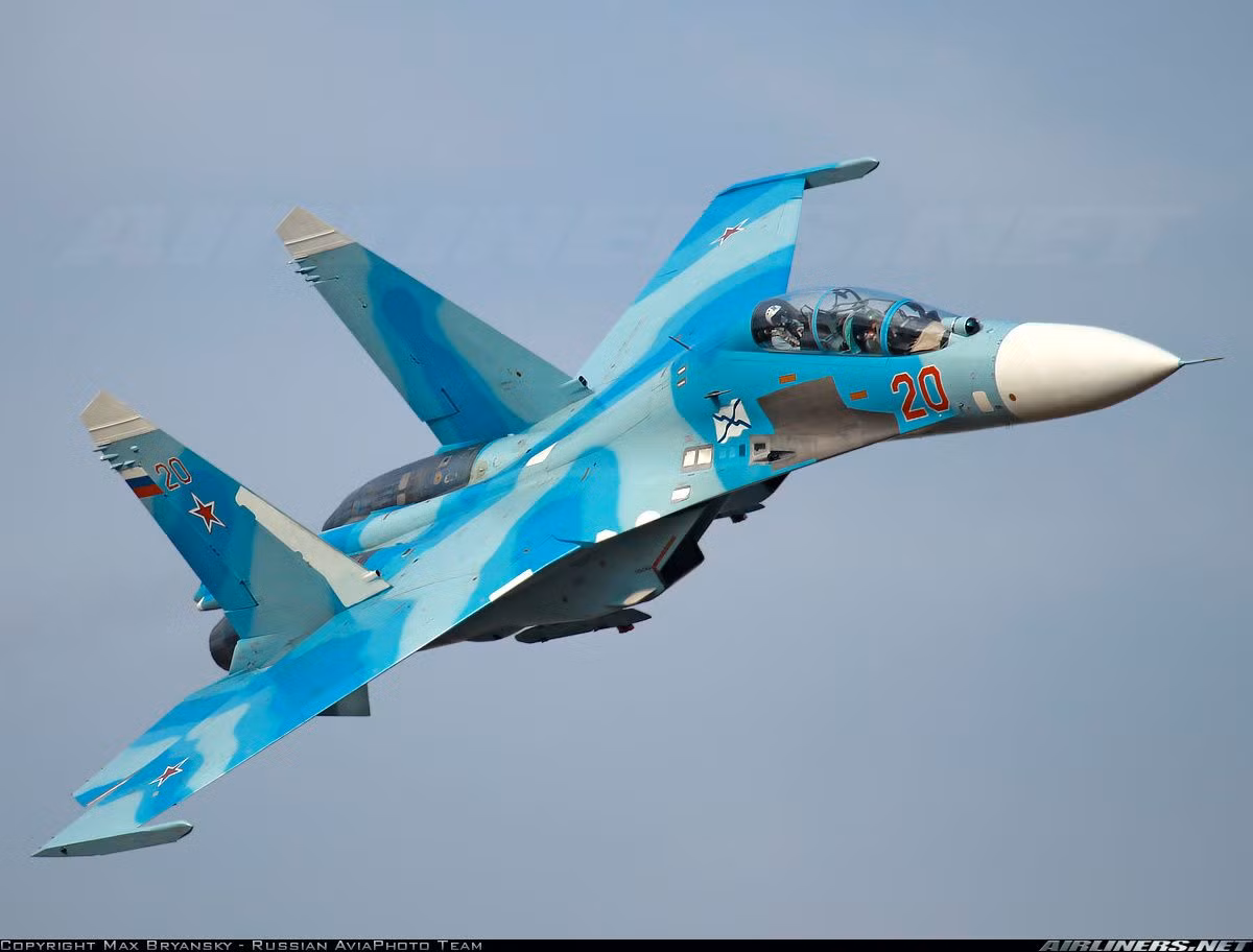 Nhiều quốc gia trên thế giới nhanh chóng "xuống tiền" tậu hàng trăm chiếc Su-27 như Trung Quốc, Việt Nam, Ethiopia, Indonesia... Đó là chưa kể các phiên bản cải tiến từ Su-27 mang không ít lợi nhuận về cho Sukhoi và nước Nga. Nguồn ảnh: Airliners.net