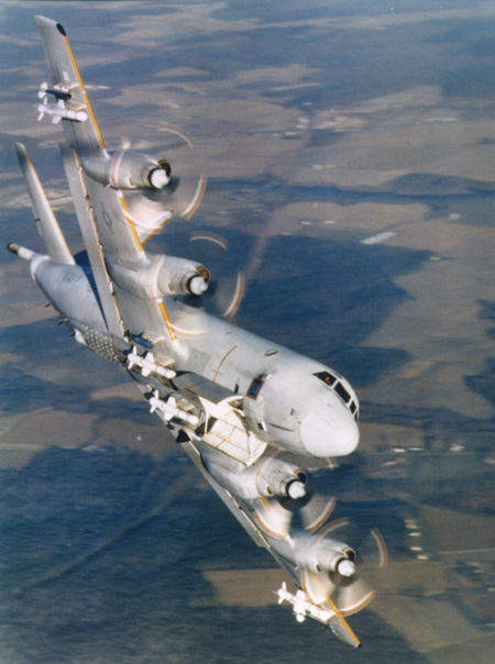 Hỏa lực của P-3 Orion có thể nói là tương đương máy bay ném bom hạng trung với tải trọng đến 9,1 tấn bom đạn mang trong 8 khoang bom thân và 10 điểm treo trên cánh và thân. Nguồn ảnh: Wikipedia