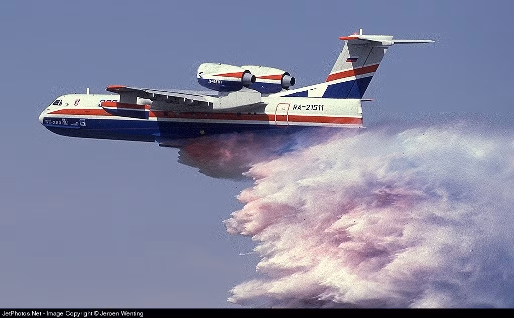 Hiện Be-200 chỉ có phiên bản vận tải và hoạt động chữa cháy. Tuy nhiên, Beriev hoàn toàn có khả năng phát triển phiên bản tuần tra biển - săn ngầm nhờ đặc tính tuyệt vời của nó. Nguồn ảnh: Airliners.net