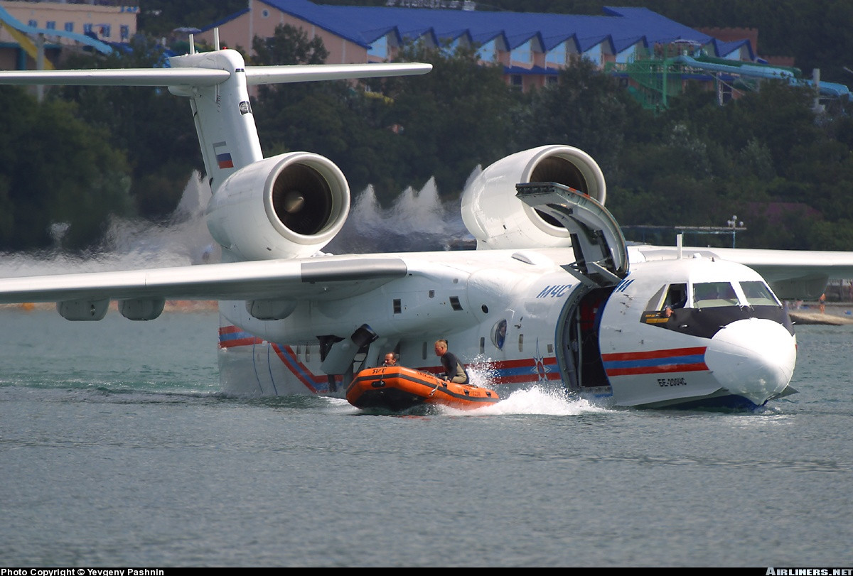 Với hai động cơ, Be-200 đạt tầm bay cực đại 3.300km, trần bay 8.000m, tốc độ tối đa 700km/h, tốc độ tiết kiệm 550km/h, tốc độ cất và hạ cánh 220-200km/h. Nguồn ảnh: Airliners.net
