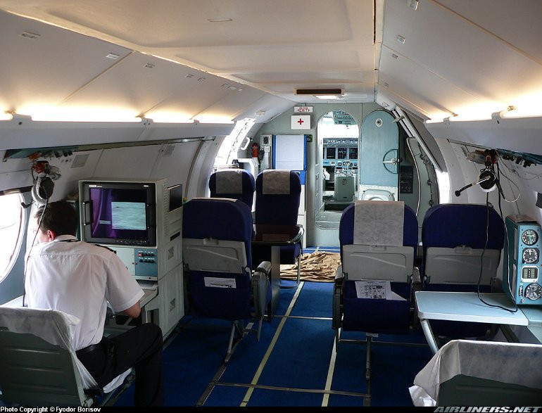 Be-200 có kích thước lớn dài tới 32m, sải cánh 32,8m, cao 8,9m, trọng lượng rỗng 27,6 tấn, trọng lượng cất cánh tối đa trên mặt nước 37,9 tấn (đất liền là 41 tấn), có khả năng chở 44-72 hành khách hoặc 7,5 tấn hàng hóa. Nguồn ảnh: Airliners.net