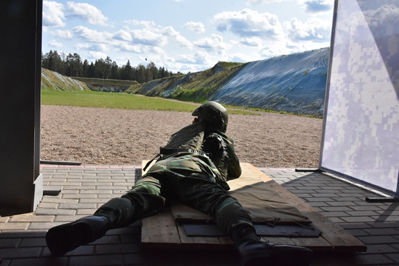 Trong đó, hầu hết các phần thi tại Nga, các kíp bếp dã chiến, cấp cứu chiến trường đều sẽ có phần thi với súng trường tiến công AK-74 - một thế hệ cải tiến kế tiếp dòng AK-47 và AKM mà Việt Nam đang sử dụng. Nguồn ảnh: QĐND