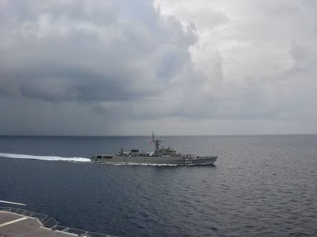 Tàu hộ vệ số hiệu 457 tham gia hộ tống tàu sân bay trên biển Andaman. Nguồn ảnh: thaidefence