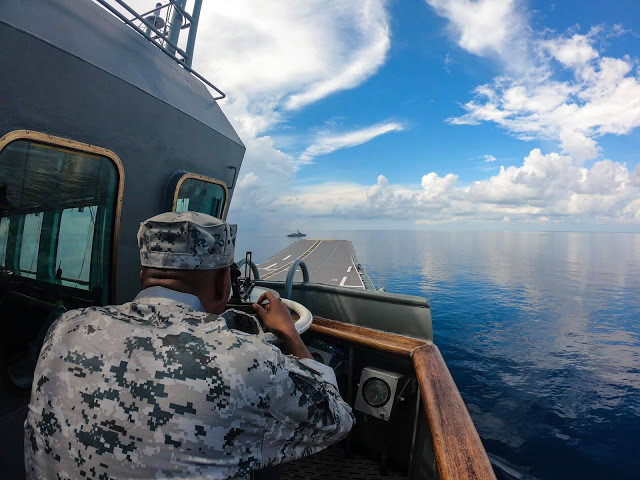 Theo một số thống kê, kể từ khi đi vào hoạt động tới nay, tàu sân bay này trung bình một năm chỉ ra biển 1-2 lần với vài chục ngày. Phần lớn thời gian còn lại nó nằm tại cảng phục vụ cho khách thăm quan. Nguồn ảnh: thaidefence