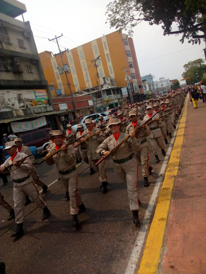 Lực lượng dân quân diễu hành trên đường phố Caracas. Nguồn ảnh: Bmpd