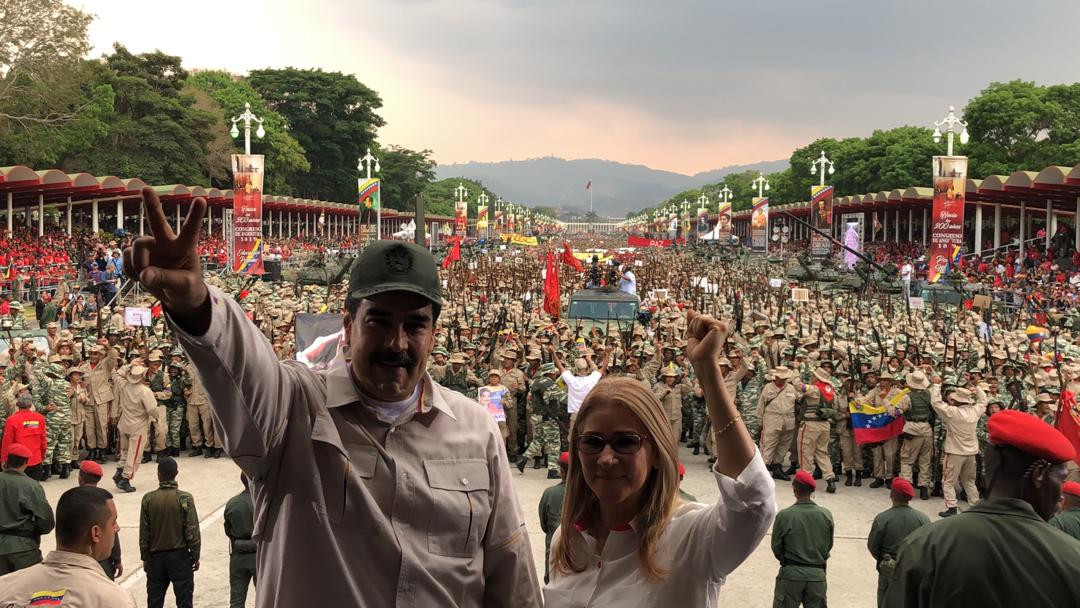 Tổng thống đương nhiên Nicolas Madura và nhiều vị lãnh đạo cấp cao Venezuela đã có mặt tham gia cuộc diễu binh, diễu hành. Nguồn ảnh: Bmpd