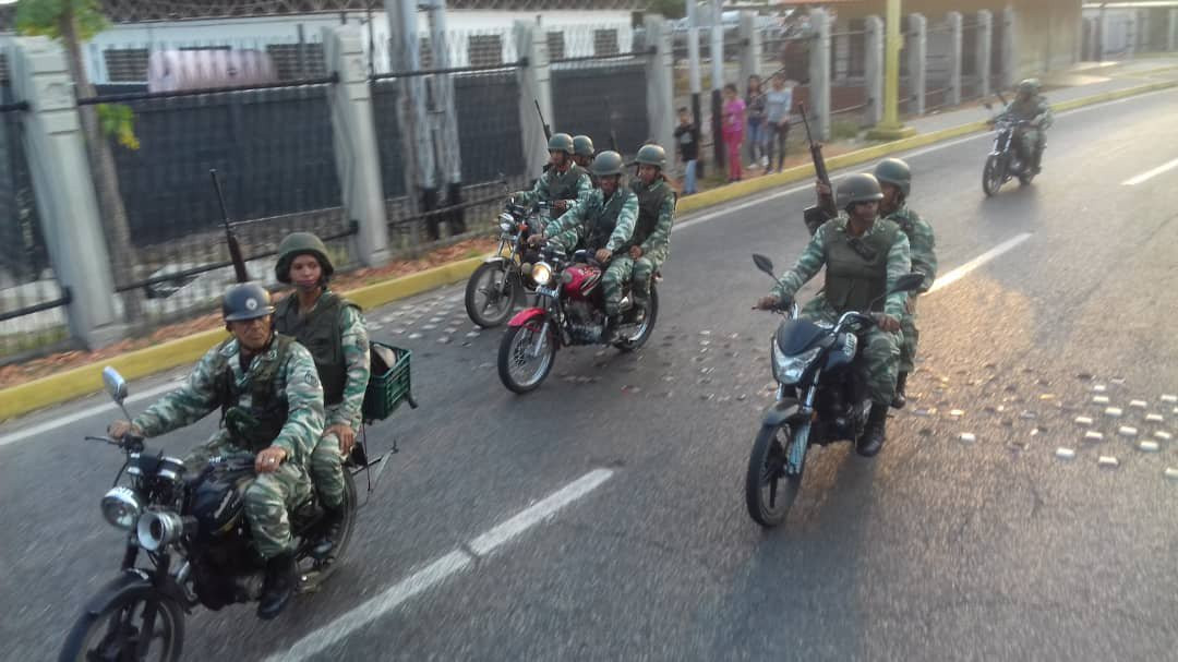 Tuần tra bảo vệ an ninh trật tự.