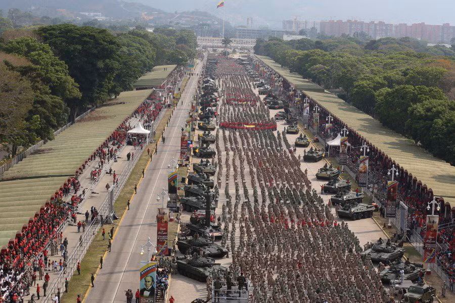 Hôm 13/4/2019, dân quân Venezuela đã tổ chức hoành tráng lễ diễu duyệt binh nhân kỷ niệm 10 năm ngày thành lập. Cách đây 10 năm trước, cũng vào ngày này, Tổng thống Hugo Chavez đã ký quyết định "khai sinh" lực lượng dân quân - trở thành "đứa con thứ 5" của Lực lượng Vũ trang Venezuela. Nguồn ảnh: Bmpd