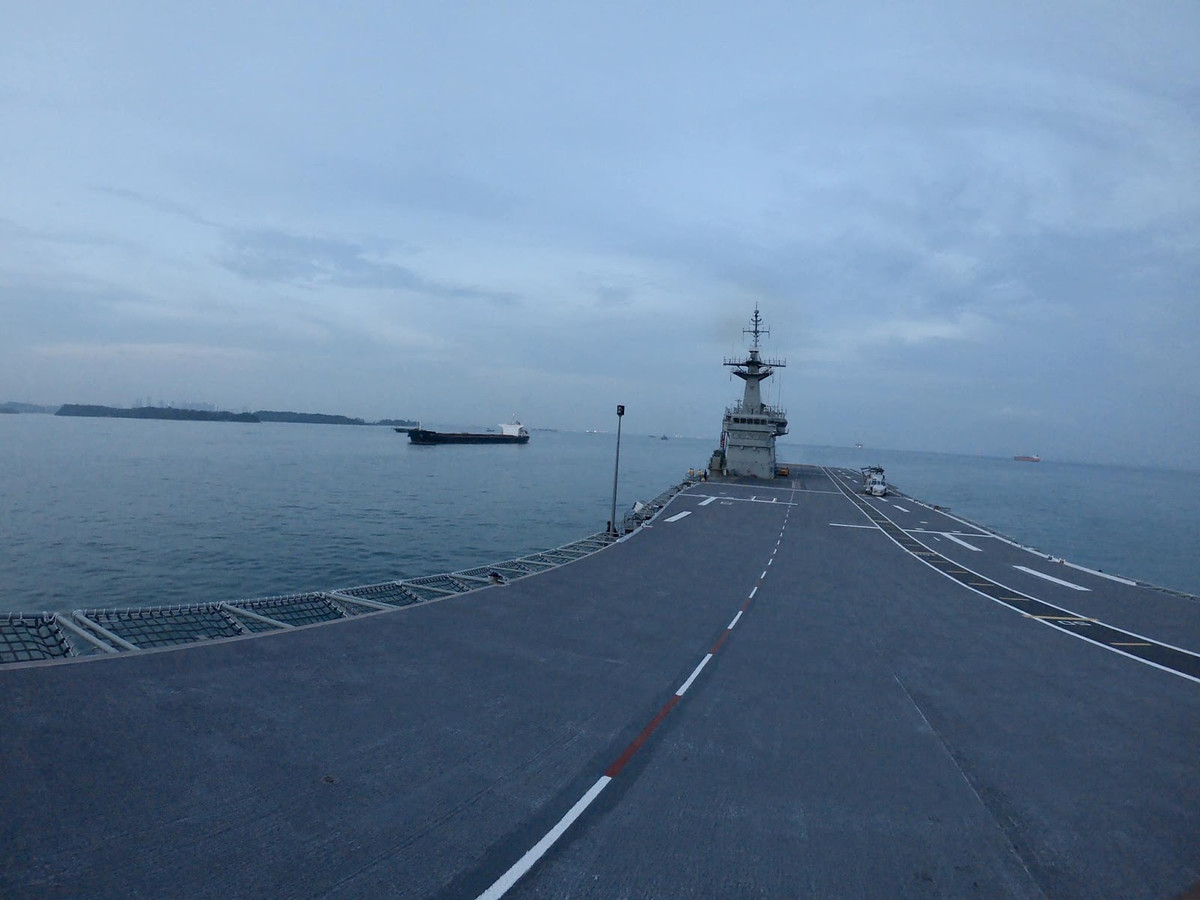 Tình hình khó khăn tới mức phi đội máy bay chiến đấu AV-8S Matador cũng ngừng hoạt động hoàn toàn từ năm 2006. Hiện nay, con tàu thường ra biển với cái boong trống rỗng hoàn toàn. Nguồn ảnh: Thai-Defence