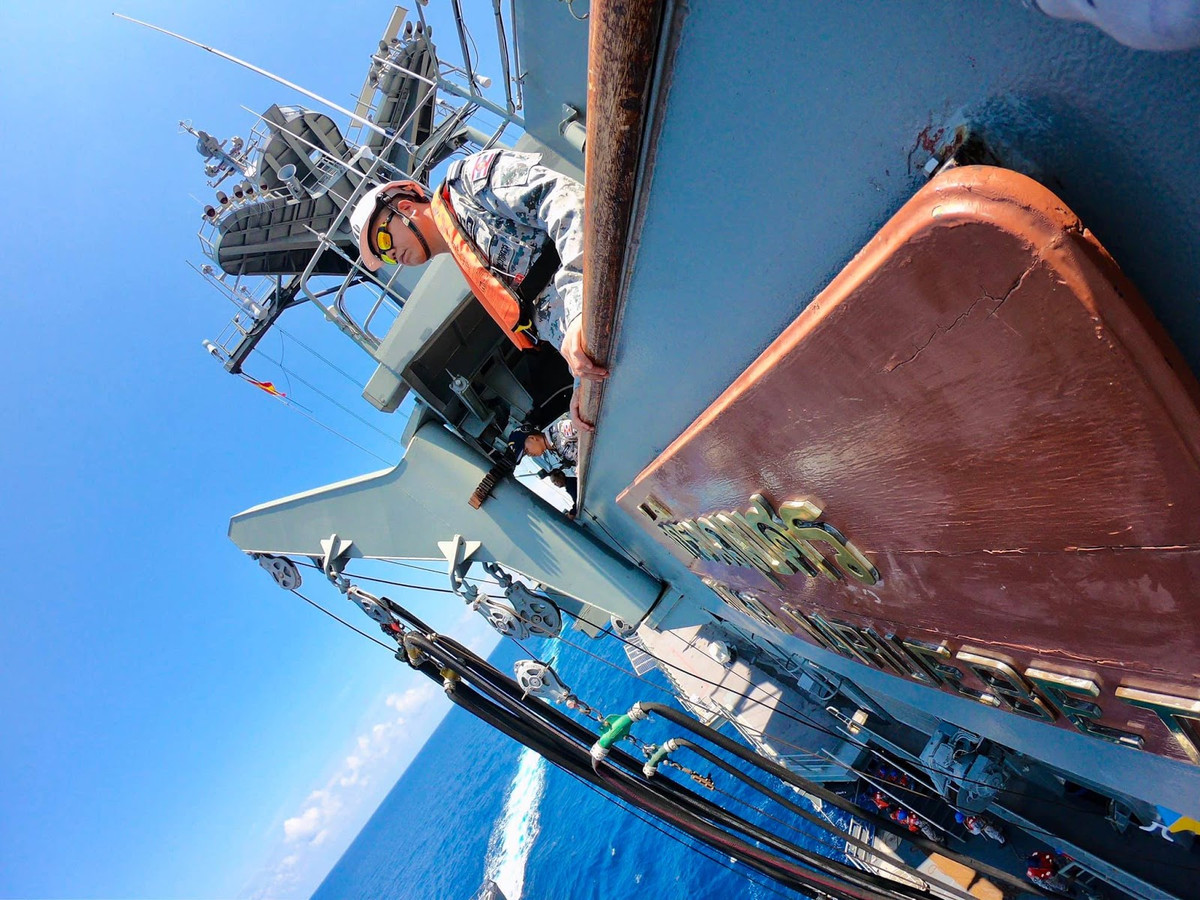 Suốt nhiều năm, con tàu chỉ hoạt động cầm chừng, tham gia vài cuộc cứu trợ thảm họa sau bão hay sóng thần. Một năm chỉ được “ra biển” vài lần, phần còn lại làm “dịch vụ du lịch” cho khách thăm quan tò mò về tàu sân bay. Nguồn ảnh: Thai-Defence