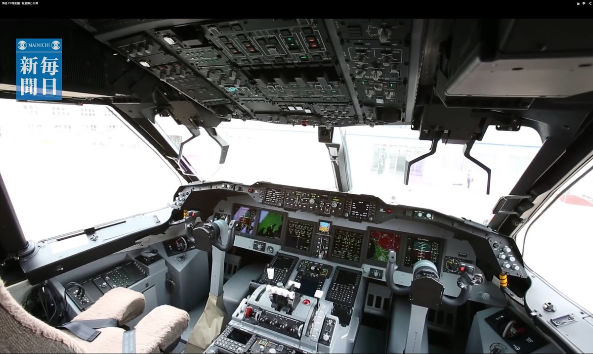 Cabin lái hiện đại của P-1 với 6 màn hình màu LCD hiển thị tham số kỹ thuật khi bay. Nguồn ảnh: Wikipedia