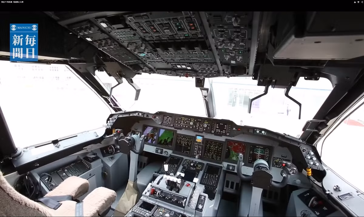 Cabin lái hiện đại của P-1 với 6 màn hình màu LCD hiển thị tham số kỹ thuật khi bay. Nguồn ảnh: Wikipedia