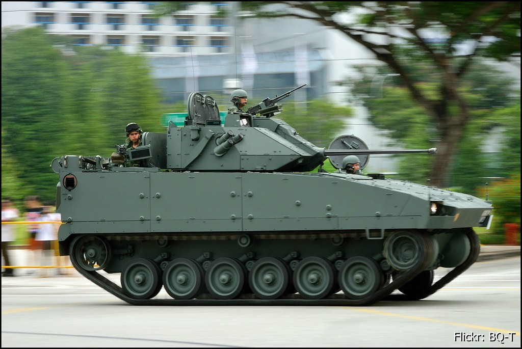 Bionix có trọng lượng chiến đấu 23 tấn, chở được 12 người (gồm kíp lái 3 người), bọc giáp thép mỏng nhưng được bổ sung thêm module giáp bị động MEXAS có thể chống được đạn pháo hạng nhẹ 23-30mm. Dòng xe này được trang bị động cơ diesel 550hp cho tốc độ 70km/h, dự trữ hành trình 400km. Nguồn ảnh: Flick
