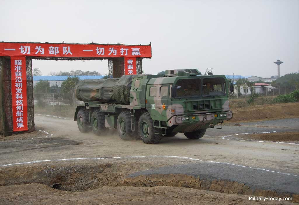 PHL-03 đặt trên khung gầm xe việt dã bánh lốp 8x8 bánh WS2400 có tốc độ tối đa 60km/h, tầm hoạt động 650km. Nguồn ảnh: Military-Today