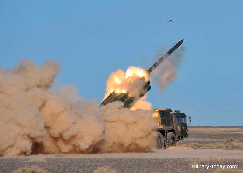 Dù mang tiếng sao chép, tuy nhiên theo giới phân tích, PHL-03 có nhiều cải tiến tốt hơn BM-30 Smerch nhất là ở đạn được. Trong khi BM-30 chỉ đạt tầm bắn 90km, thì đạn của PHL-03 có thể đạt tầm bắn cực đại đến 150km. Nguồn ảnh: Military-Today