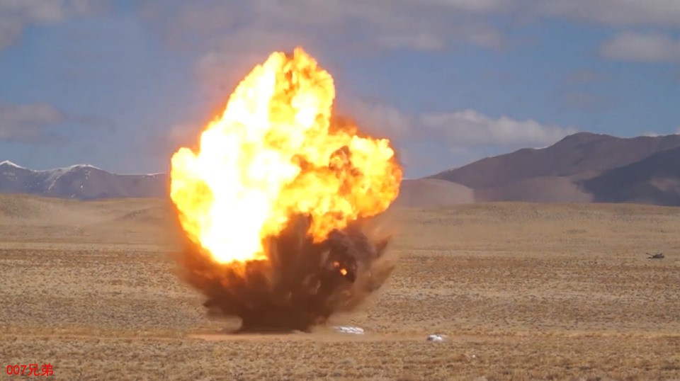 Trúng mục tiêu với độ chính xác gần tuyệt đối. Như vậy, pháo phản lực của Trung Quốc vốn nguy hiểm thì nay càng nguy hiểm và đáng sợ hơn khi nó trở nên “thông minh hơn trước”. Nguồn trên ảnh