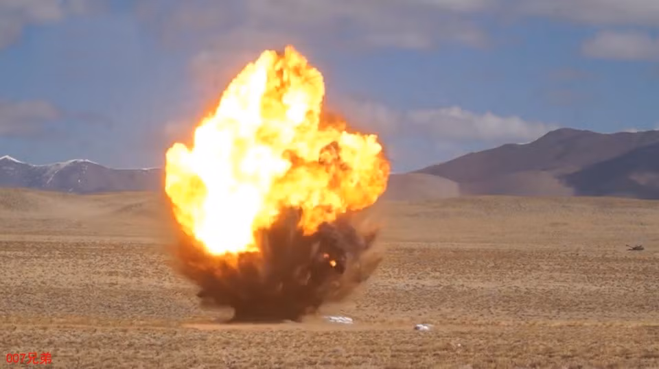 Trúng mục tiêu với độ chính xác gần tuyệt đối. Như vậy, pháo phản lực của Trung Quốc vốn nguy hiểm thì nay càng nguy hiểm và đáng sợ hơn khi nó trở nên “thông minh hơn trước”. Nguồn trên ảnh