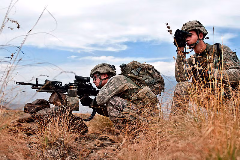 Mk 48 Mod 0 có khối lượng chỉ 8,3 kg và dài 1.003 mm. Đây có thể coi là một trong những khẩu súng máy sử dụng đạn 7,62 mm NATO có kích thước cơ động nhất đang phục vụ trong quân đội Mỹ. Nguồn ảnh: Wikipedia