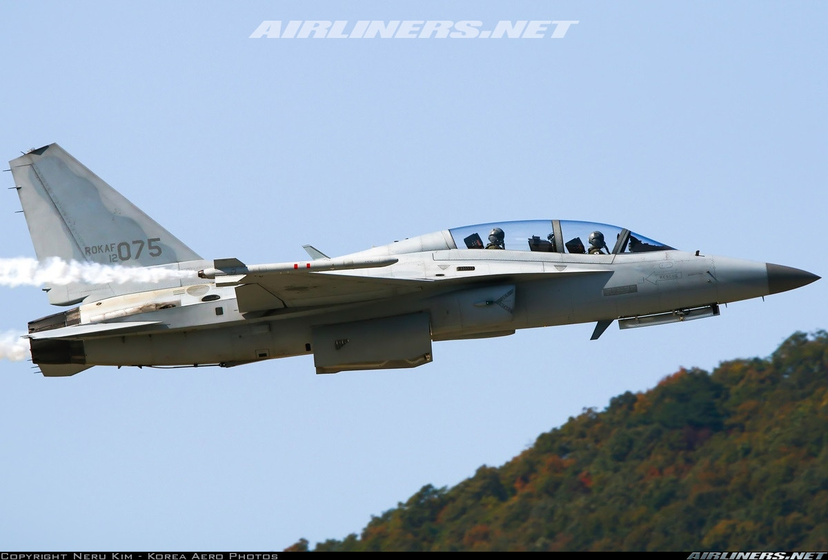 Một phái đoàn của Không quân Argentina đã đến thăm Không đoàn 16 Không quân Hàn Quốc ại Yecheon vào ngày 7/9/2016, tại đây một phi công Argentina đã bay thử phiên bản huấn luyện TA-50 - nền tảng tạo nên FA-50. Nguồn ảnh: Airliners.net