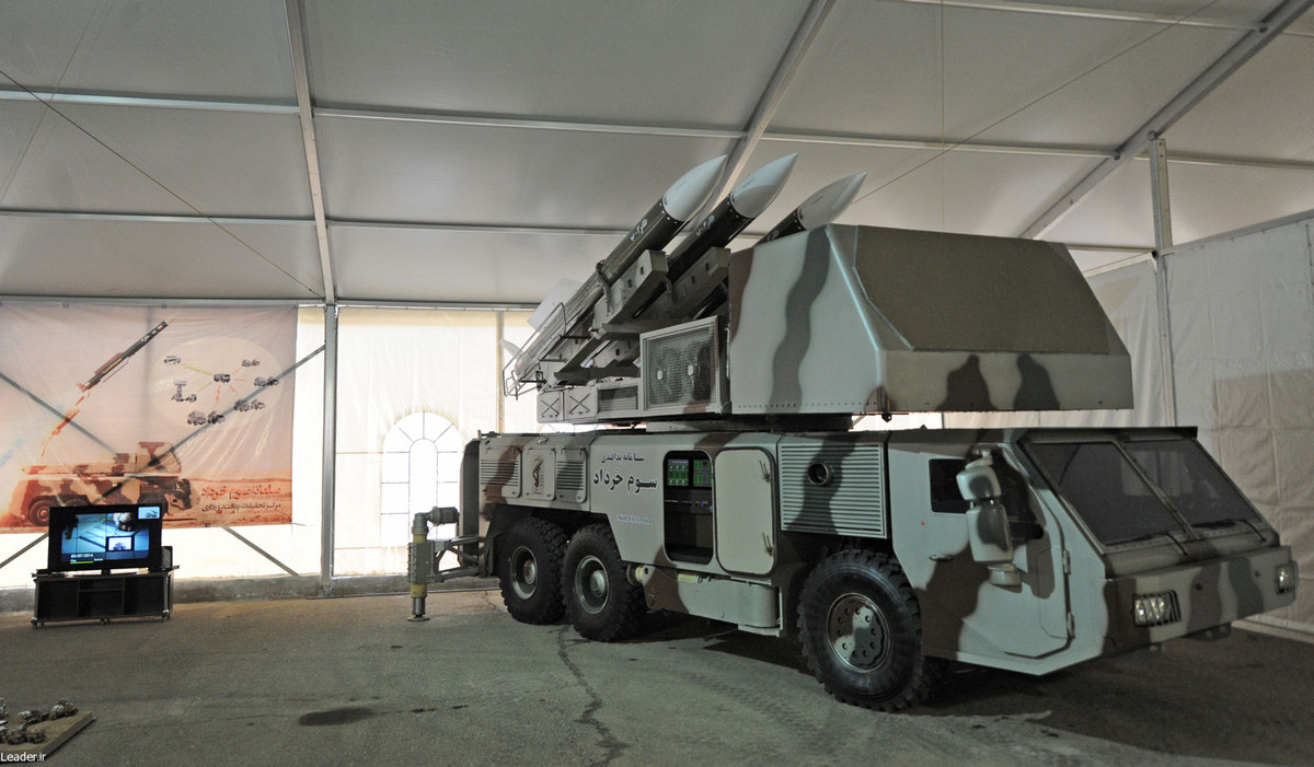 Khoảng 400 bệ phóng "gia đình" tên lửa Raad gồm 4 kiểu loại: 3rd Khordad trang bị tên lửa Taer-2B với radar mạng pha tích hợp bệ phóng; Tabas sử dụng đạn Taer-2A; Alam al hoda trang bị hệ thống dẫn đường quang học và Raad 2 trang bị hệ thống quang học tích hợp với đạn cải tiến. Nguồn ảnh: Pakistan Defence