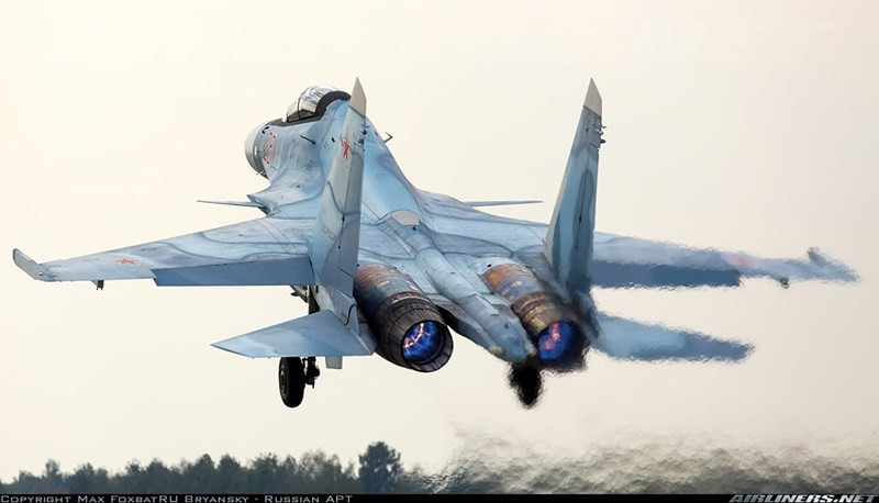 Sự có mặt của máy bay Su-30SM tại Armenia giúp nước Nga dựng hàng rào phòng vệ từ xa trước mọi âm mưu thâm độc nhất của Mỹ-NATO. Armenia hiện có chung đường biên giới với Gruzia – quốc gia này vừa nhận lô vũ khí chống tăng hiện đại do Mỹ sản xuất. Nguồn ảnh: Airliners.net